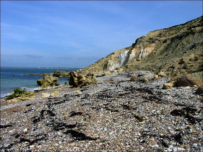 gal/holiday/Isle of Wight 2003/Alum_Bay_beach_DSC07417.JPG